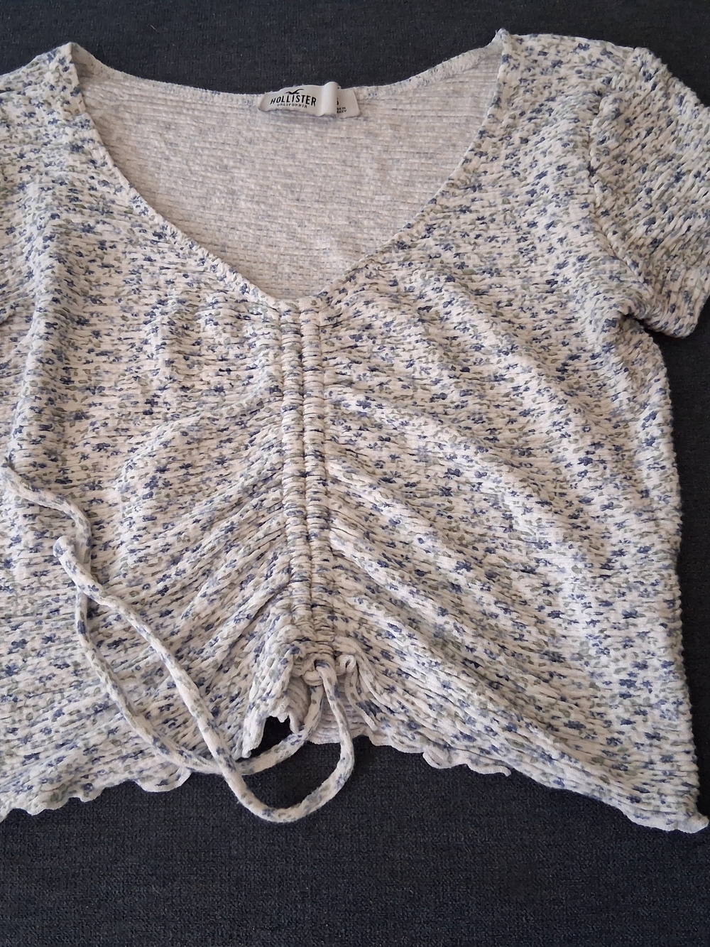 Hollister Cream and Blue Floral Ruched Tie-Front Crop Top